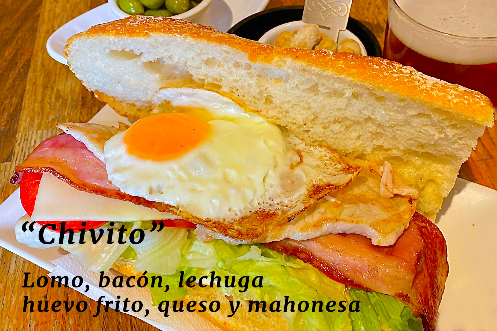 "Chivito" - Lomo, bacón, lechuga huevo frito, queso y mahonesa